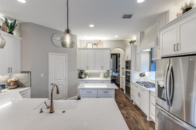 2758 Sharlis Dr, Frisco, TX 75036 - kitchen with stainless steel appliances, a sink, tasteful backsplash, recessed lighting, and hanging light fixtures