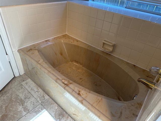 1512 Straus Rd, Cedar Hill, TX 75104 - bathroom with a bath