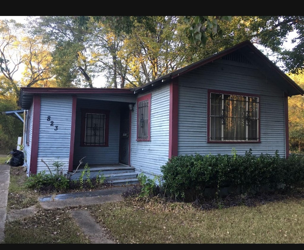 823 Bates St, Shreveport, LA 71106 - view of front of home with covered porch