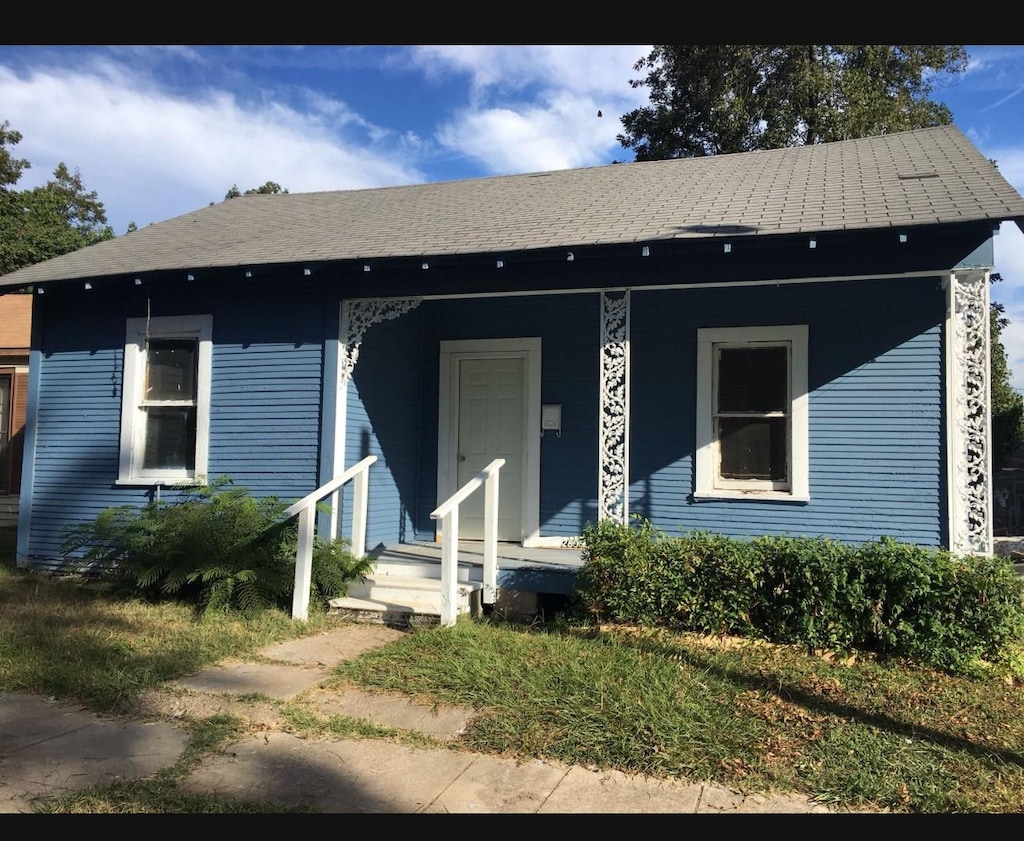 2806 W Caperton St, Shreveport, LA 71109 - view of front of property featuring a porch