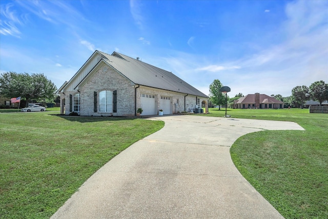 552 Heritage Ct, Canton, TX 75103 - view of front of house with a front lawn, driveway, board and batten siding, and an attached garage