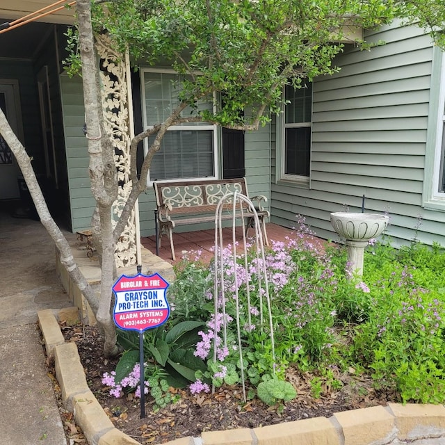 1509 W Hull St, Denison, TX 75020 - entrance to property with cooling unit
