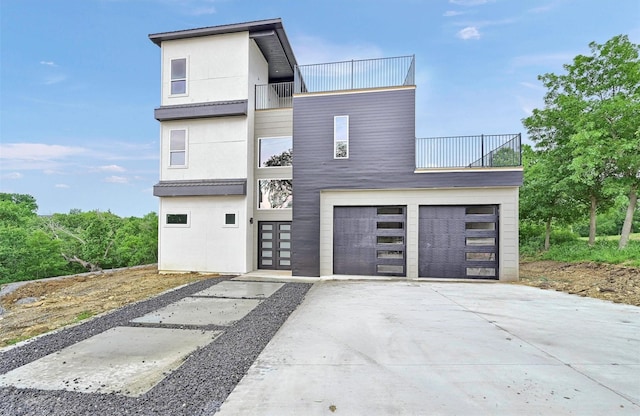 320 Bentwood Dr, Pottsboro, TX 75076 - contemporary home with a balcony and driveway