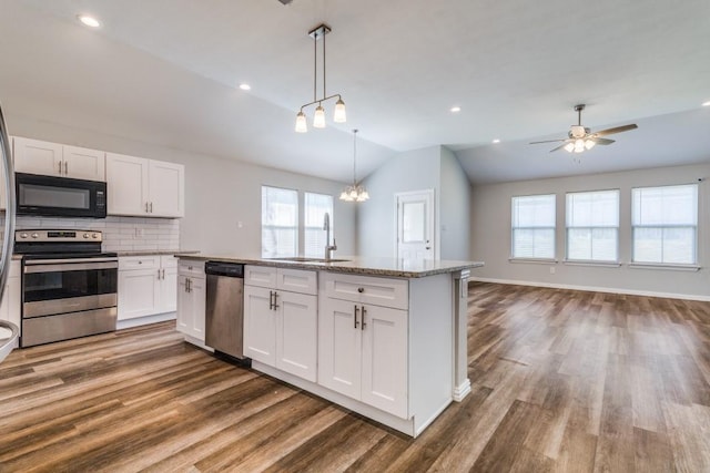 5520 Curzon Ave, Fort Worth, TX 76107 - kitchen featuring appliances with stainless steel finishes, a sink, wood finished floors, lofted ceiling, and white cabinets