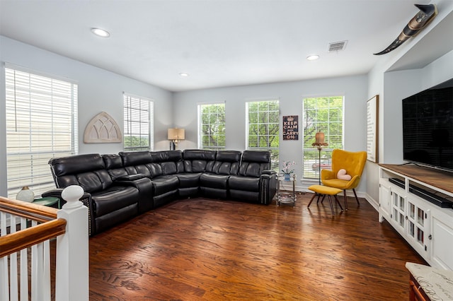 1015 W Bluff St, Fort Worth, TX 76102 - living area with wood finished floors and recessed lighting