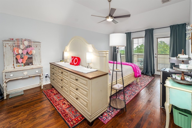 1015 W Bluff St, Fort Worth, TX 76102 - bedroom featuring wood finished floors, a ceiling fan, and vaulted ceiling