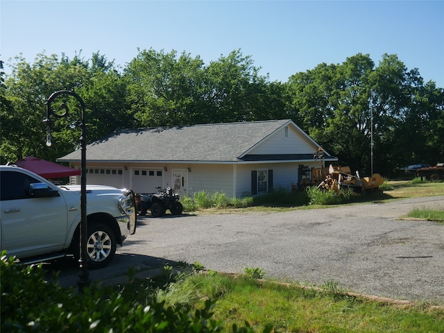 3376 Plainview Rd, Sherman, TX 75092 - view of side of property featuring driveway and an attached garage