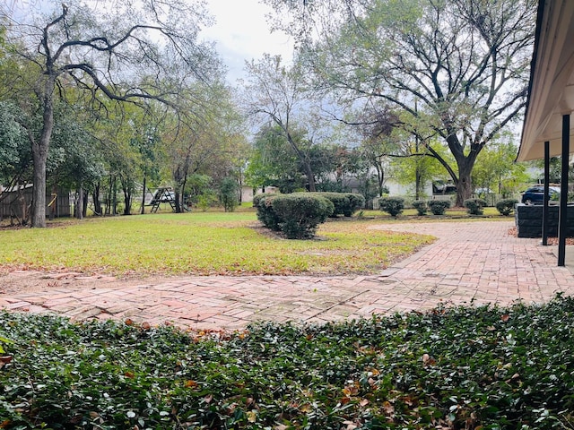 1707 Williamsburg Cir, Ennis, TX 75119 - view of property's community featuring a lawn