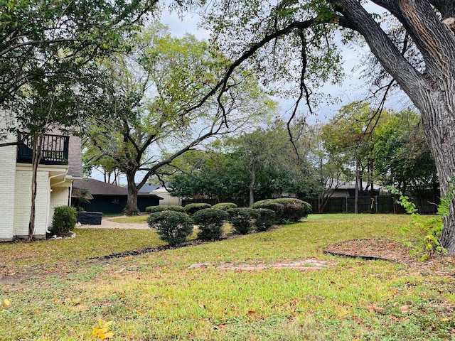 1707 Williamsburg Cir, Ennis, TX 75119 - view of green lawn