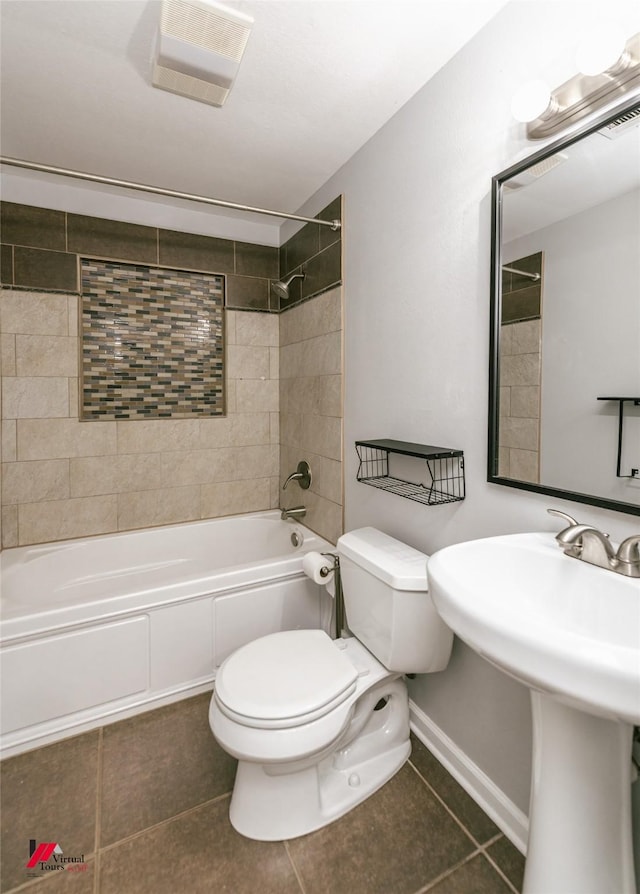 9472 Ranch Ln, Shreveport, LA 71106 - full bathroom featuring toilet, tile patterned flooring, bathing tub / shower combination, and baseboards