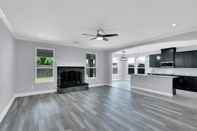 211 Debbie Way, Red Oak, TX 75154 - unfurnished living room with a ceiling fan, light wood-type flooring, baseboards, crown molding, and recessed lighting
