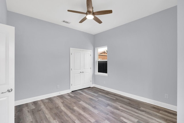 211 Debbie Way, Red Oak, TX 75154 - unfurnished room featuring wood finished floors, ceiling fan, and baseboards