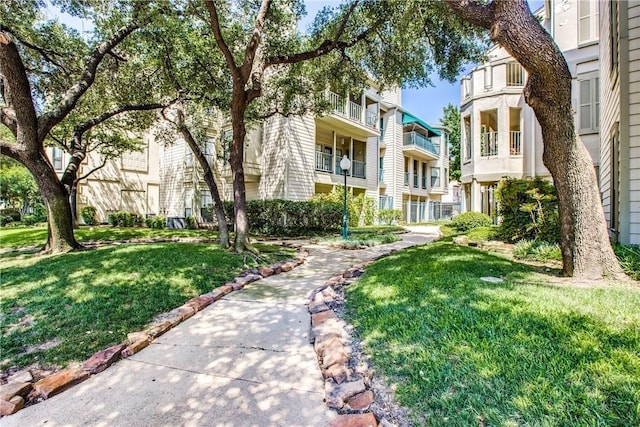 3105 San Jacinto Unit 106, Dallas, TX 75204 - view of home's community featuring a yard