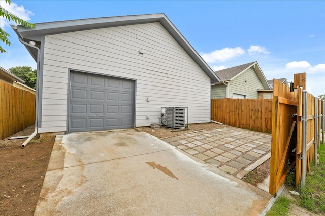 4706 Spring Ave, Dallas, TX 75210 - detached garage with concrete driveway