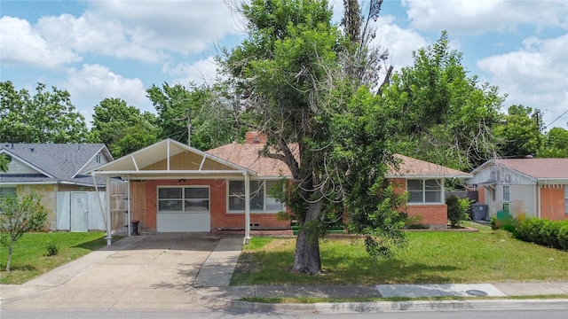 6423 Fisher Rd, Dallas, TX 75214 - ranch-style home featuring brick siding and concrete driveway