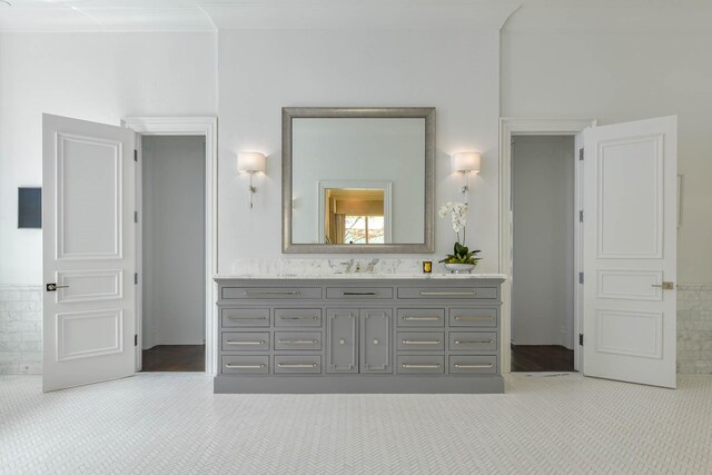 9996 Hollow Way Rd, Dallas, TX 75220 - full bath featuring vanity