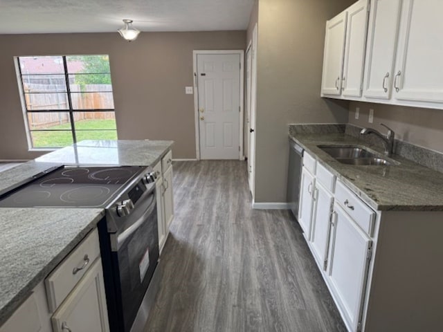 511 Hanover Dr, Allen, TX 75002 - kitchen featuring appliances with stainless steel finishes, a sink, dark wood-style floors, white cabinets, and baseboards