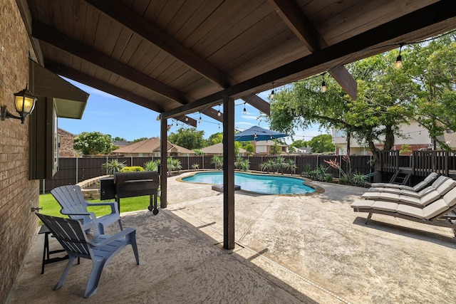 6821 Rochelle Dr, Plano, TX 75023 - fenced backyard featuring a patio area