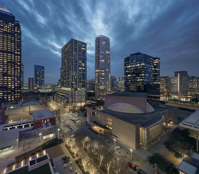 1747 Leonard St Unit 903, Dallas, TX 75201 - skyline view