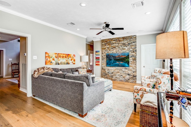 6712 E Park Dr, Fort Worth, TX 76132 - living area with a ceiling fan, crown molding, light wood-style floors, and recessed lighting
