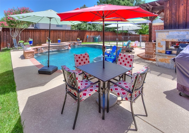 6712 E Park Dr, Fort Worth, TX 76132 - view of pool with a patio, a fenced backyard, outdoor dining space, and a pool with connected hot tub
