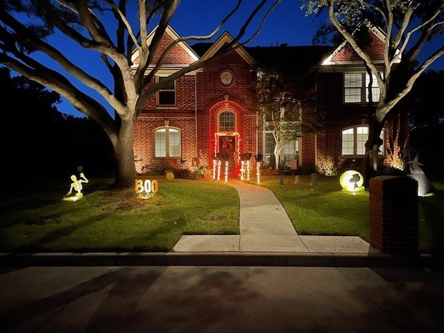 6712 E Park Dr, Fort Worth, TX 76132 - view of front of house with brick siding and a lawn