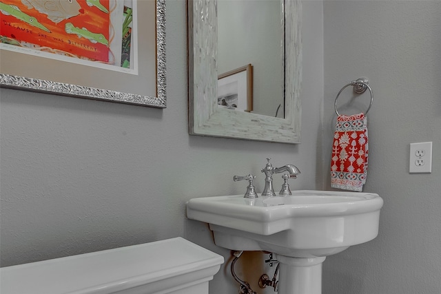 6712 E Park Dr, Fort Worth, TX 76132 - bathroom with a sink