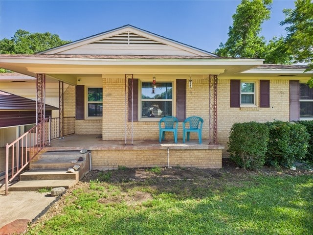 104 Sunny Ln, Athens, TX 75751 - view of front of home featuring a porch, brick siding, and a front lawn