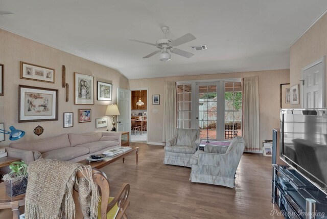 514 Pierremont Cir, Shreveport, LA 71106 - living area with ceiling fan, wood finished floors, and crown molding