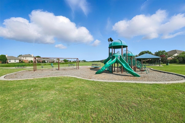 11512 Starlight Ranch Trl, Fort Worth, TX 76052 - communal playground with a lawn
