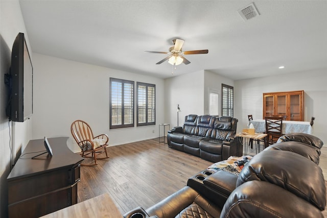11512 Starlight Ranch Trl, Fort Worth, TX 76052 - living area featuring ceiling fan, wood finished floors, recessed lighting, and baseboards