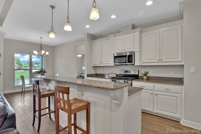 2087 Sand Crest Dr, Shreveport, LA 71118 - kitchen featuring stainless steel appliances, a chandelier, ornamental molding, white cabinets, and recessed lighting