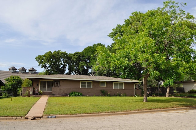 1405 Rolling Hills Dr, Graham, TX 76450 - ranch-style house with brick siding
