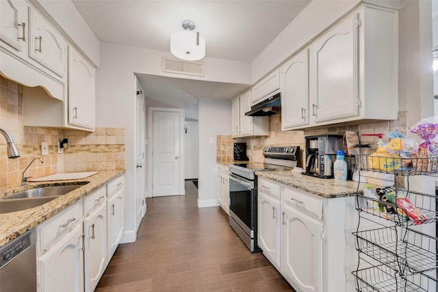921 Granite Ln, Desoto, TX 75115 - kitchen with appliances with stainless steel finishes, a sink, under cabinet range hood, dark wood-style floors, and white cabinetry