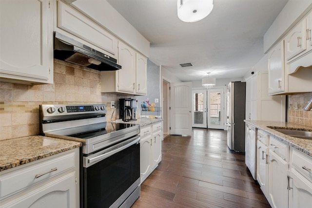 921 Granite Ln, Desoto, TX 75115 - kitchen featuring stainless steel appliances, under cabinet range hood, a sink, and white cabinetry