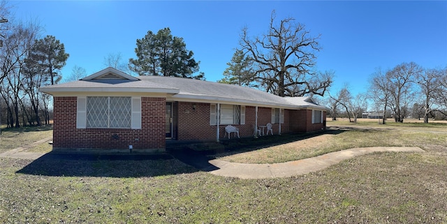 1308 Houston St, Sulphur Springs, TX 75482 - view of front of house featuring a front lawn and brick siding