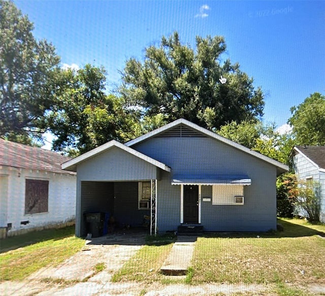 2927 Regent St, Shreveport, LA 71109 - view of front of home with a front lawn