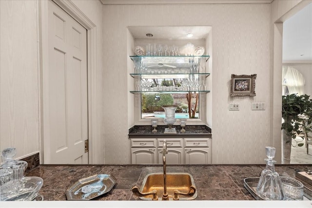 1708 Deepdale Dr, Westover Hills, TX 76107 - bar area with a sink