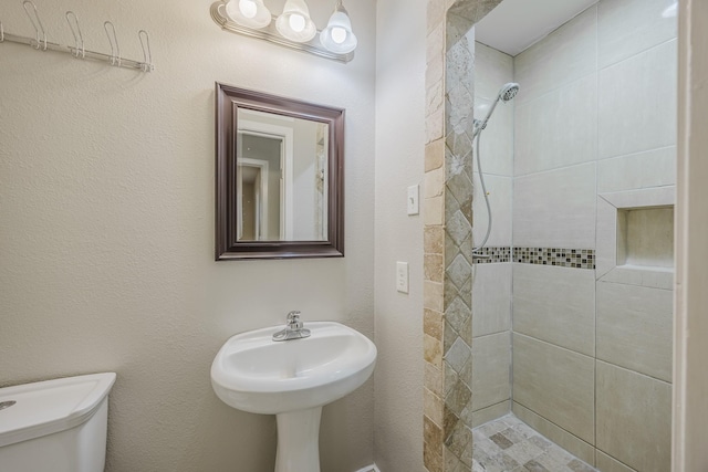 1624 Summer Place Cir, Irving, TX 75062 - bathroom featuring a tile shower and toilet