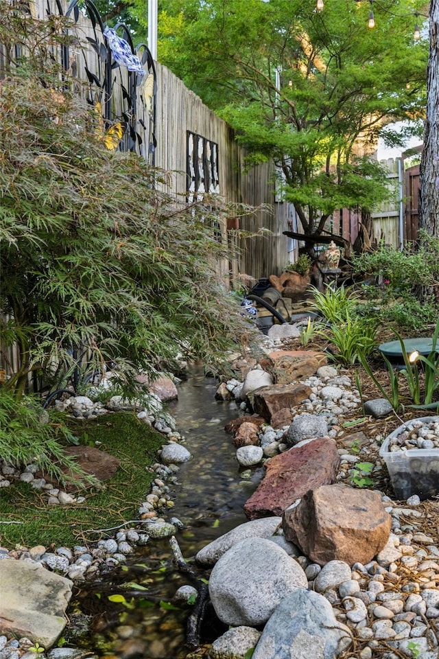 9705 Ash Creek Dr, Dallas, TX 75228 - view of yard