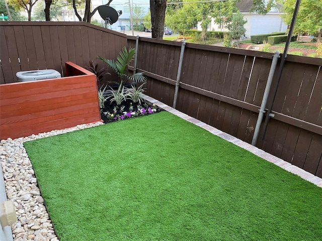 2100 N Fitzhugh Ave Unit D, Dallas, TX 75204 - view of yard with cooling unit