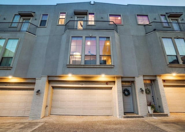 2100 N Fitzhugh Ave Unit D, Dallas, TX 75204 - multi unit property with a garage, stucco siding, and brick siding