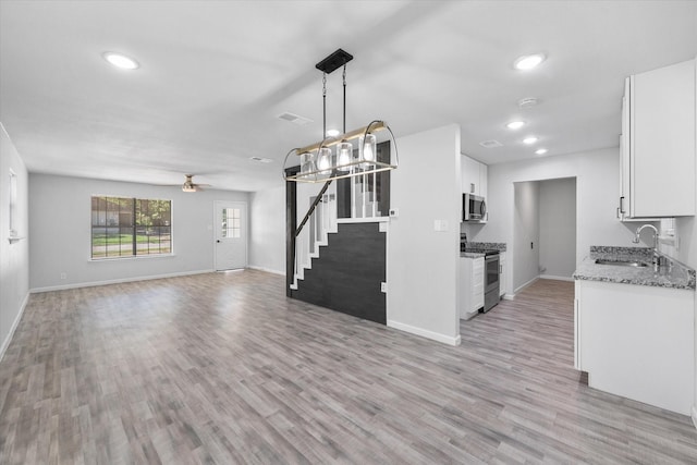 1312 E Collin, Corsicana, TX 75110 - unfurnished living room with a sink, recessed lighting, ceiling fan, baseboards, and light wood-type flooring