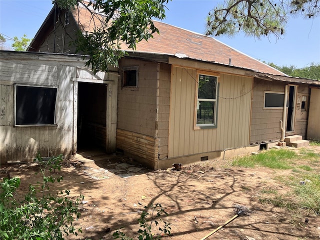 213 18th St, Mineral Wells, TX 76067 - rear view of house featuring entry steps and crawl space