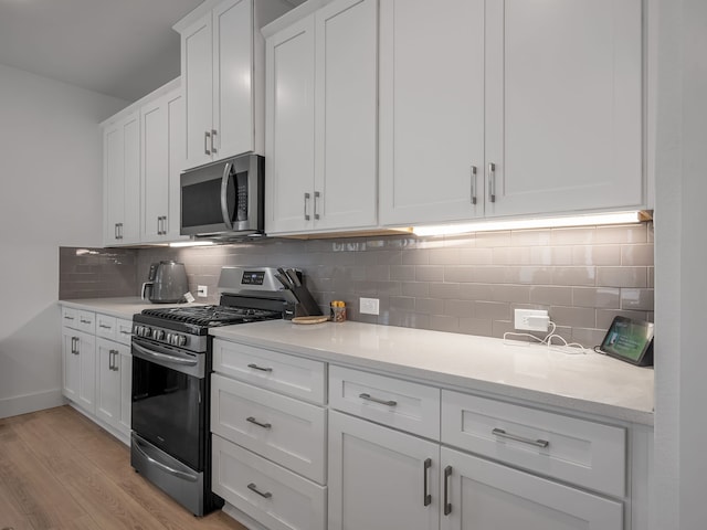 1409 Silver Marten Trl, Arlington, TX 76005 - kitchen featuring stainless steel appliances, light wood finished floors, light countertops, white cabinets, and tasteful backsplash