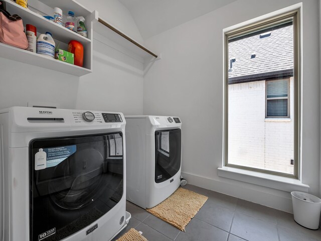 1409 Silver Marten Trl, Arlington, TX 76005 - laundry room featuring washing machine and clothes dryer and tile patterned floors