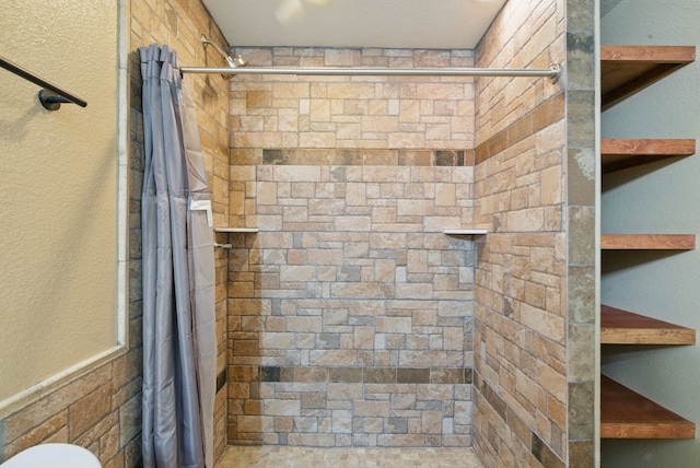 2790 Fairview Rd, Millsap, TX 76066 - full bath featuring tiled shower and toilet