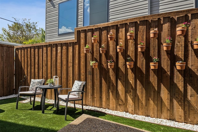 5023 Fuqua St Unit 101, Dallas, TX 75206 - view of patio / terrace