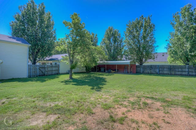 198 Main St, Doyline, LA 71023 - view of yard featuring a gate
