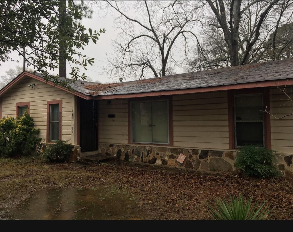 3726 Portland Ave, Shreveport, LA 71103 - ranch-style house featuring stone siding